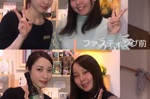 店内で写真を撮る日本人女性。